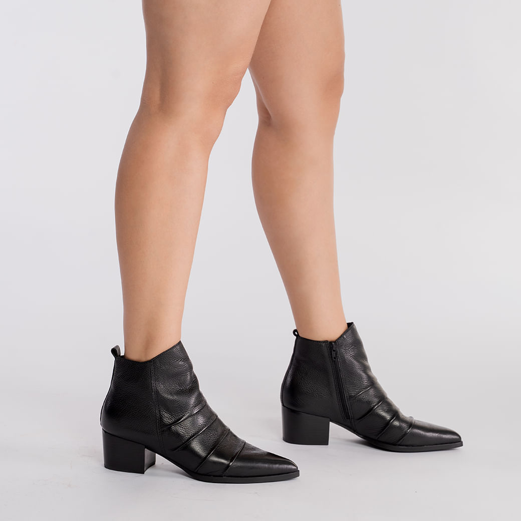 Bota Bottero feminina cano baixo em couro preto vista lateral